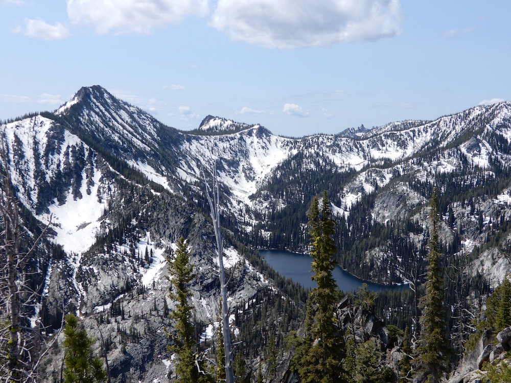 Squaretop on the left standing proudly above Blackmare Lake. Needles in the far background. The right-hand ridge climbs to the summit of Peak 8494.