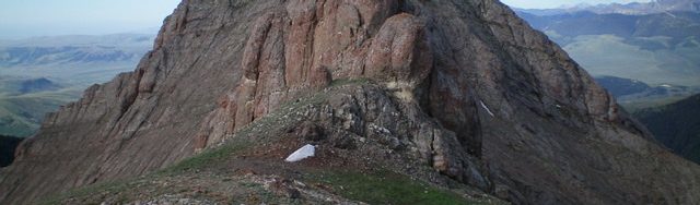 Red Conglomerate Peaks South as viewed from Divide Benchmark to its north. Livingston Douglas Photo