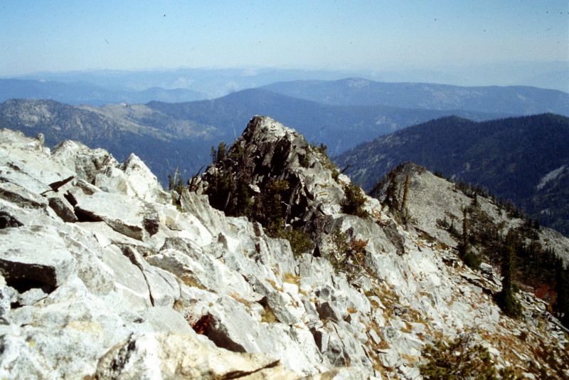 The peak's upper reaches are all granite with a variety of towers and cliffs to find your way around.