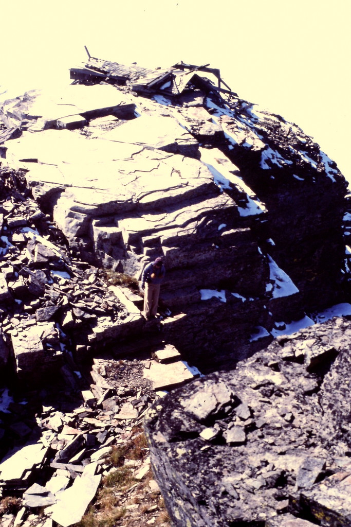 The tip top of the peak features some impressive slanting slabs.