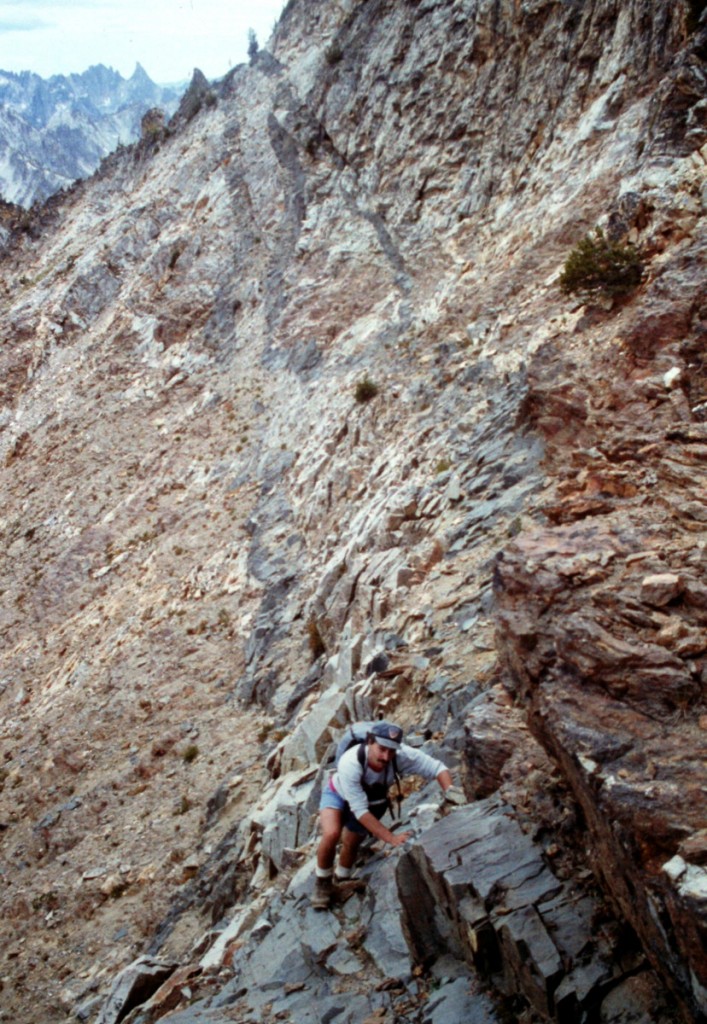 Traversing up to the saddle between the main summit and the southern summit.